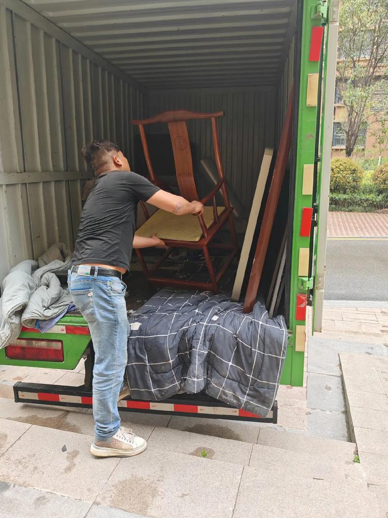 侯師傅裝卸搬運(yùn) 真誠(chéng)服務(wù)，專業(yè)保障