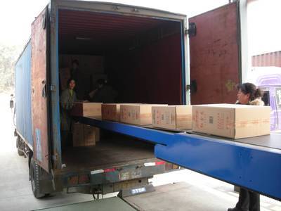 自動(dòng)伸縮皮帶輸送機(jī) 小型裝卸搬運(yùn)中的高效裝車?yán)? />
</span>
<span id=