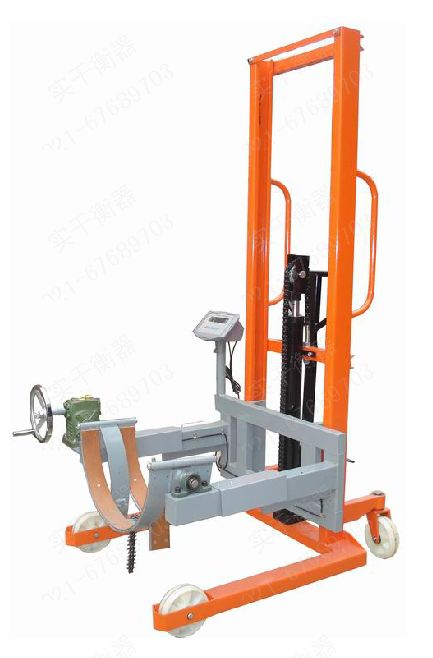 高效安全 300千克防爆油桶搬運(yùn)車電子秤在油漆桶裝卸搬運(yùn)中的應(yīng)用
